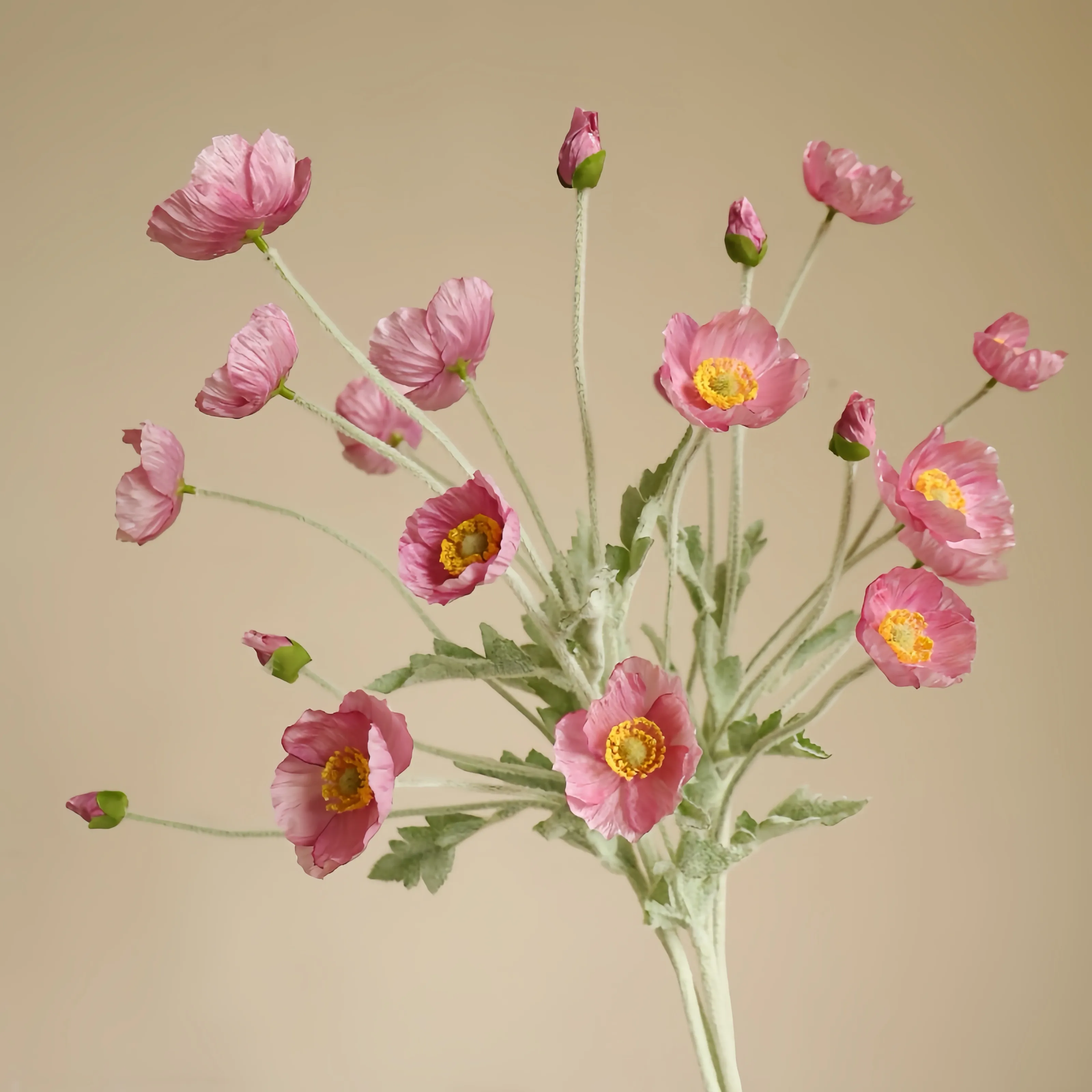 Arrangement de fleurs de pavot à troupeaux en faux