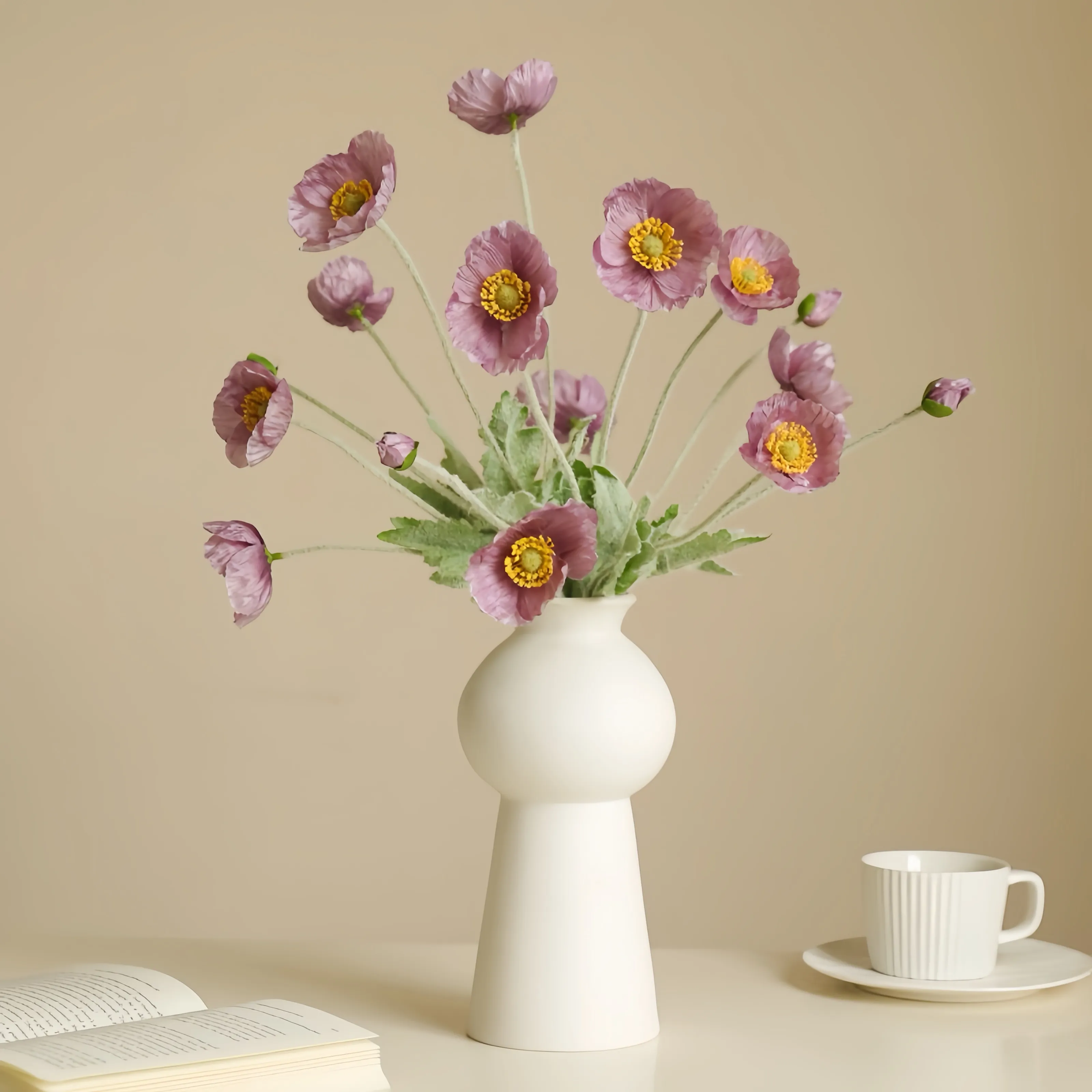 Arrangement de fleurs de pavot à troupeaux en faux