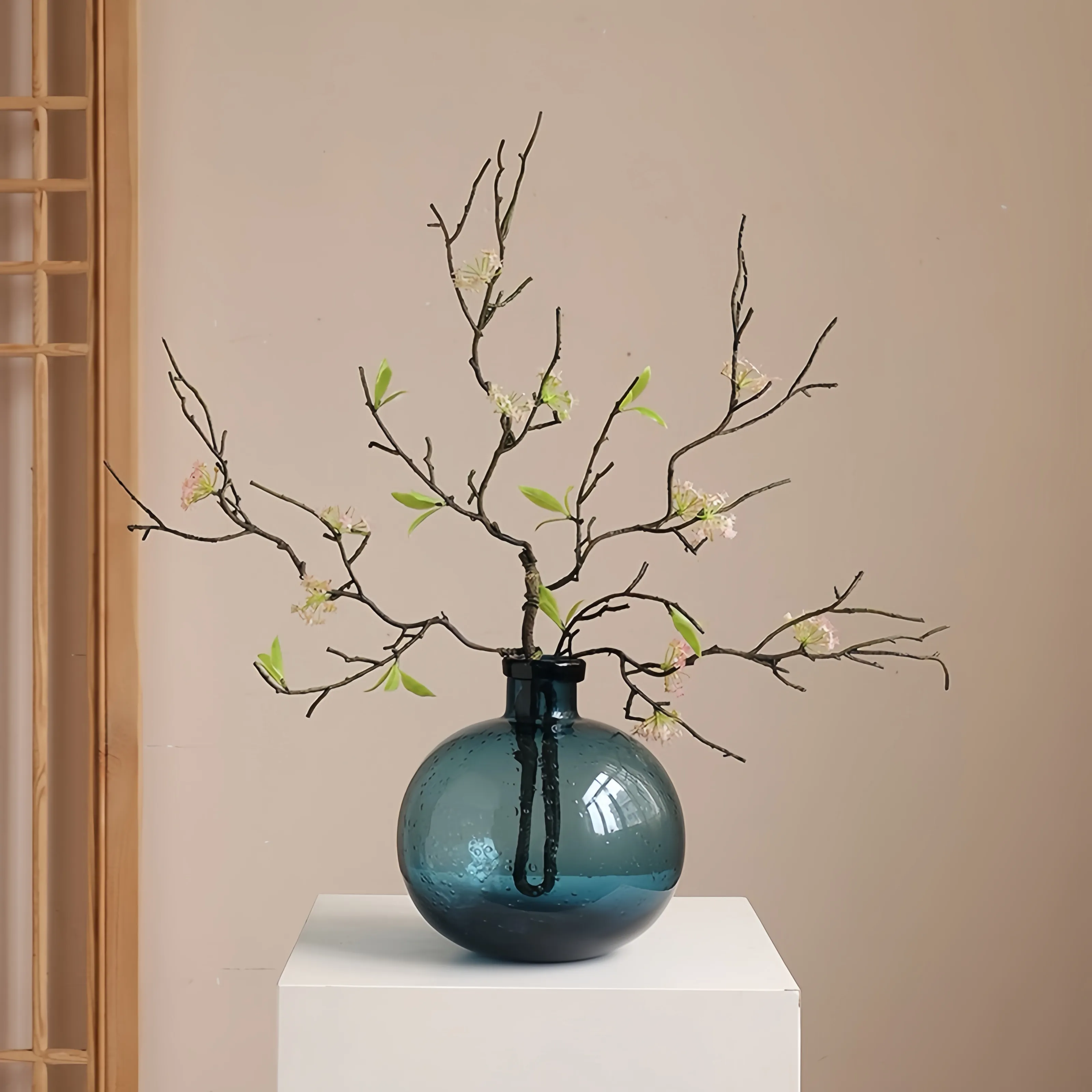 Branche de fleur de poire de poire de paille rétro