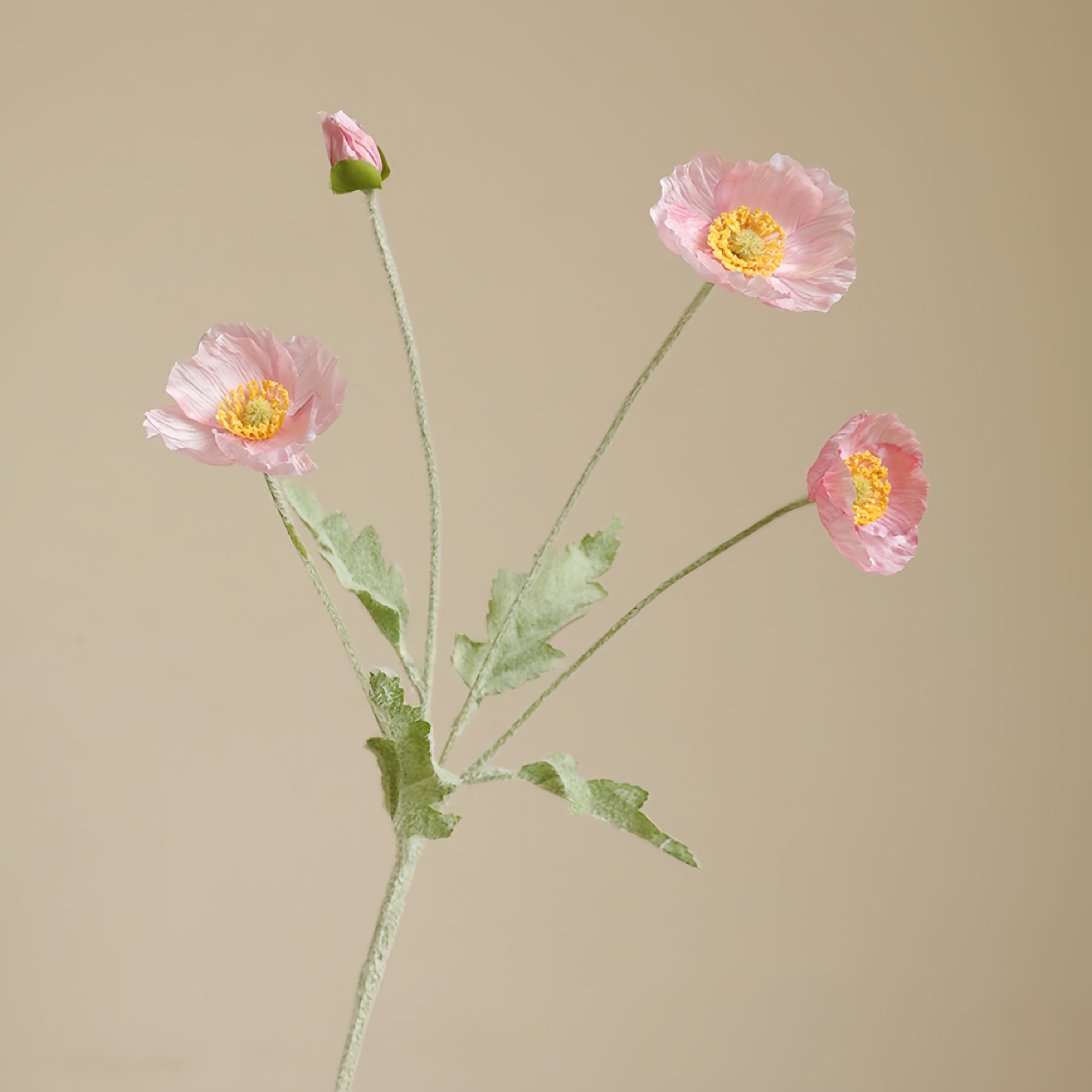 Arrangement de fleurs de pavot à troupeaux en faux