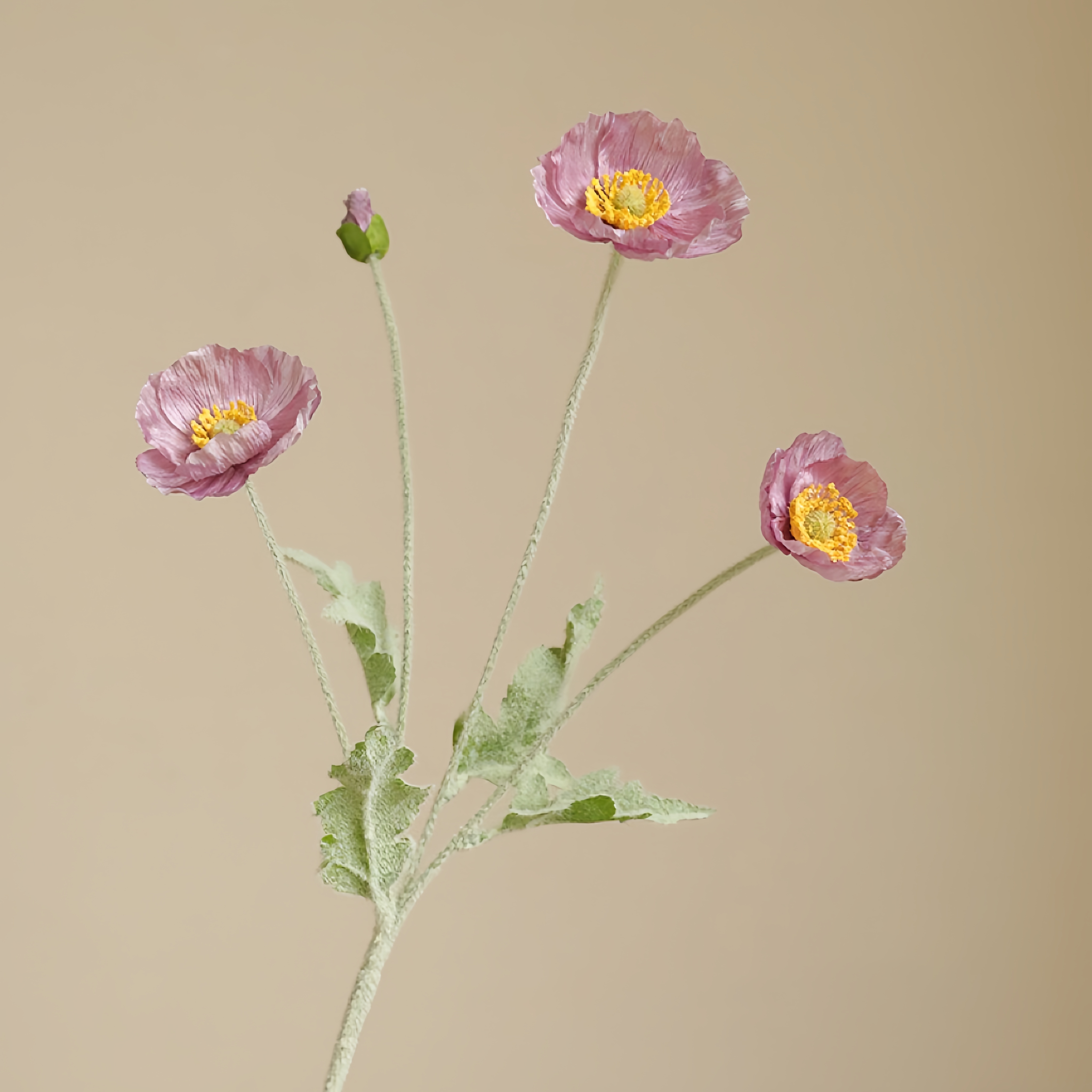 Arrangement de fleurs de pavot à troupeaux en faux